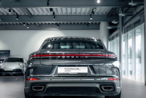 Porsche Panamera 4